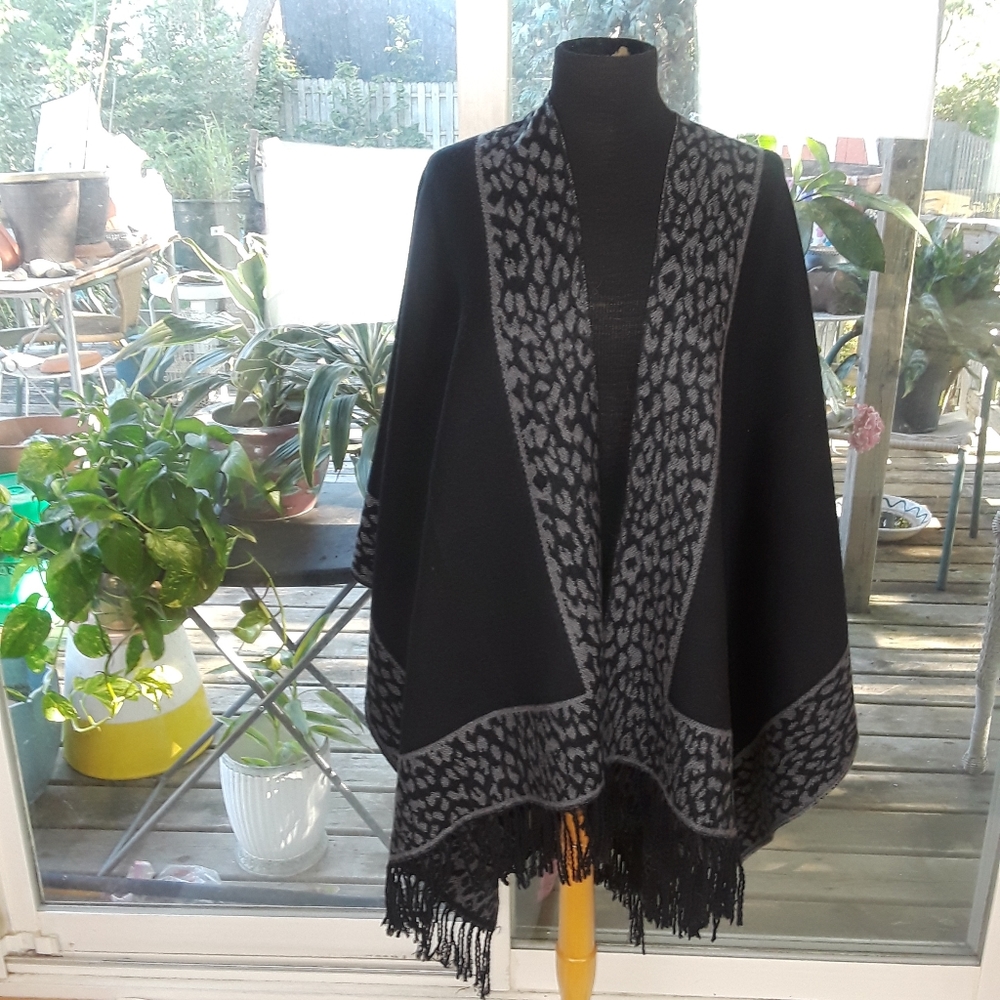 East 5th Wrap Black and Gray Animal print OSFM